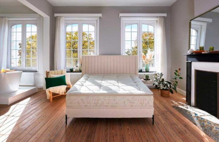 cama treca color blanco dentro de habitacion