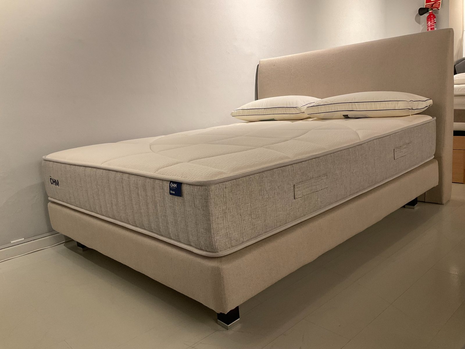 Conjunto de descanso 150x190cm. con colchón Öhm modelo Ross. Antes 2.327€ -30% DTO. AHORA TODO 1.630€